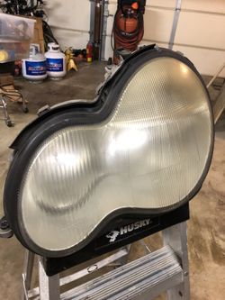 Mercedes Benz right headlight