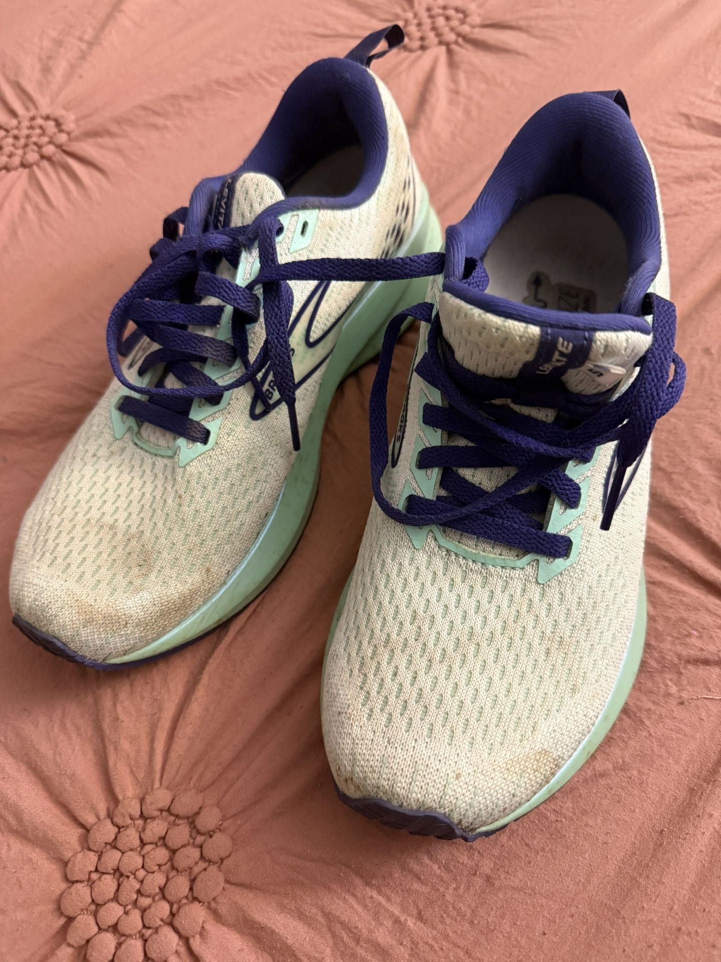 Brooks Size 6.5