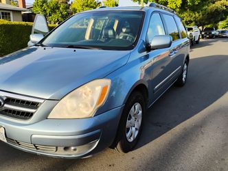 2007 Hyundai Entourage Van