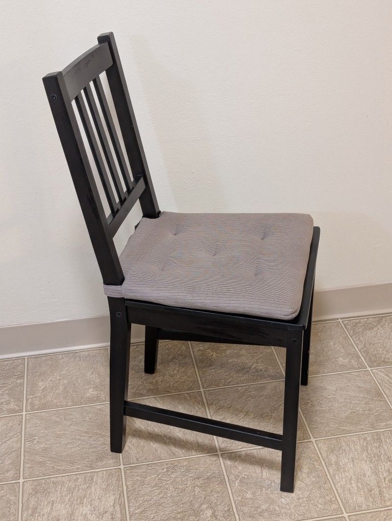 4 Stefan Dining Chairs With Cushions