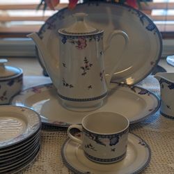 Oneida Porcelain Set