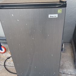 Magic Chef Refrigerator Small Size For Garage 