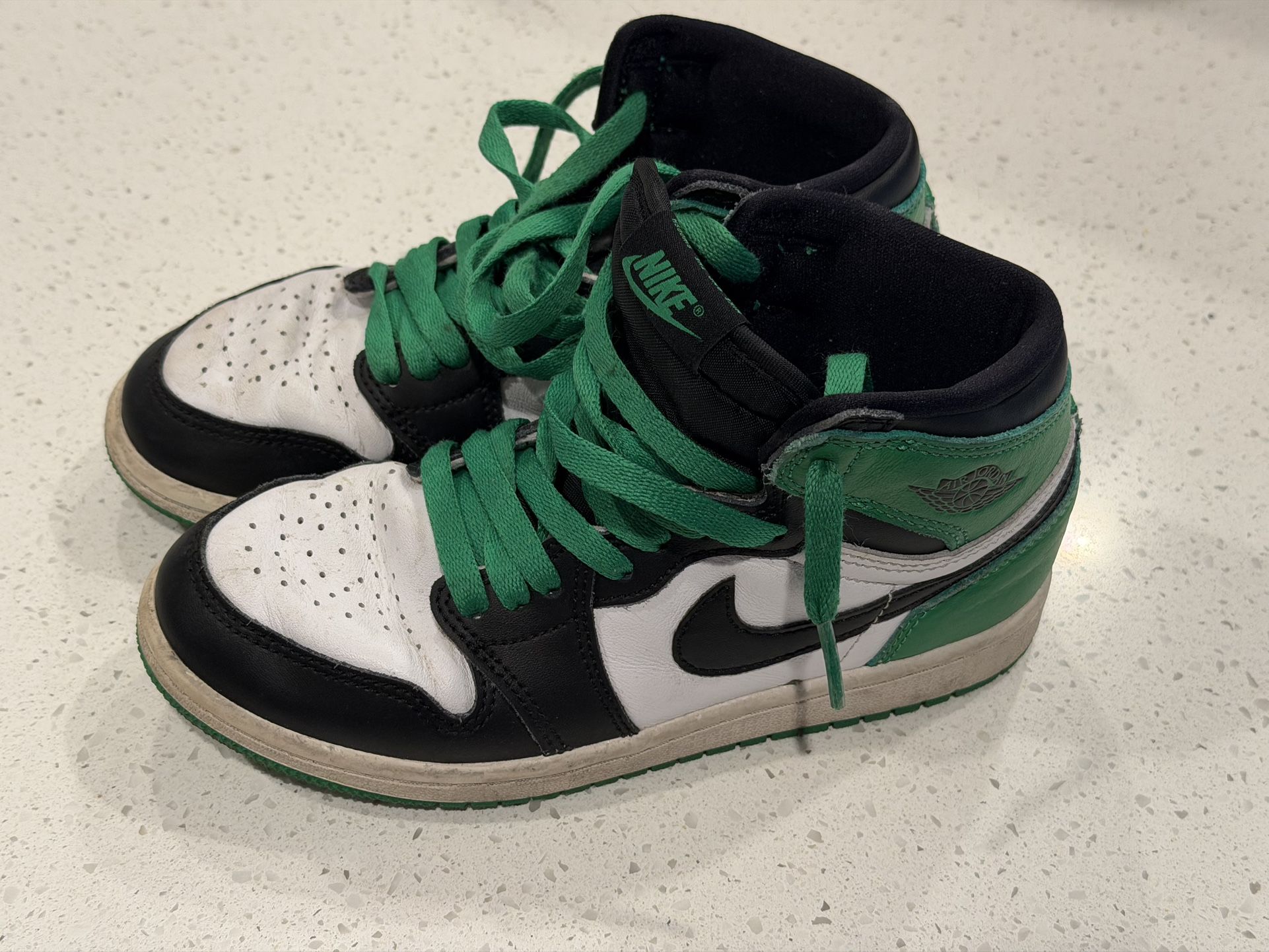 Jordan 1 - Size 2y