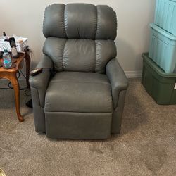 Golden Comfort Zone Reclining/Powerlift Chairs 