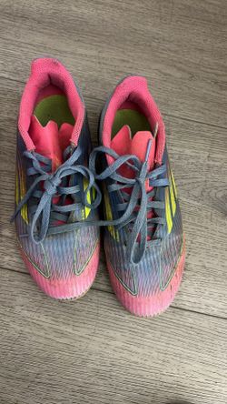 Cleats soccer f-50 size 4 kids