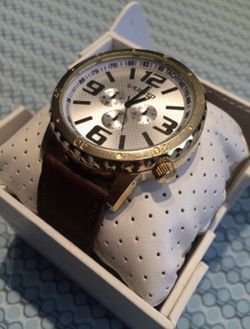 Unlisted Men's Gold Watch