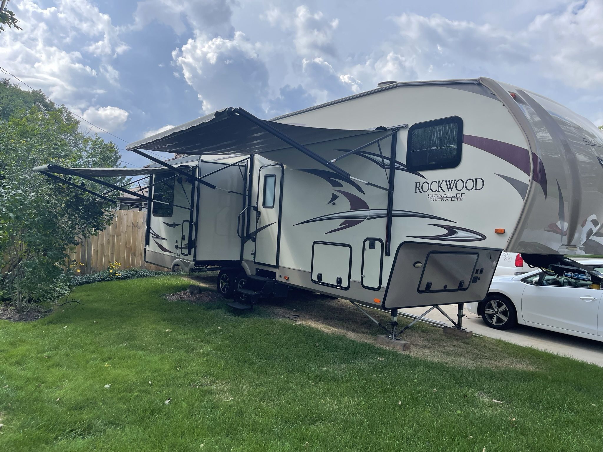 2018 Forest River Rockwood Signature Ultralight 5th Wheel