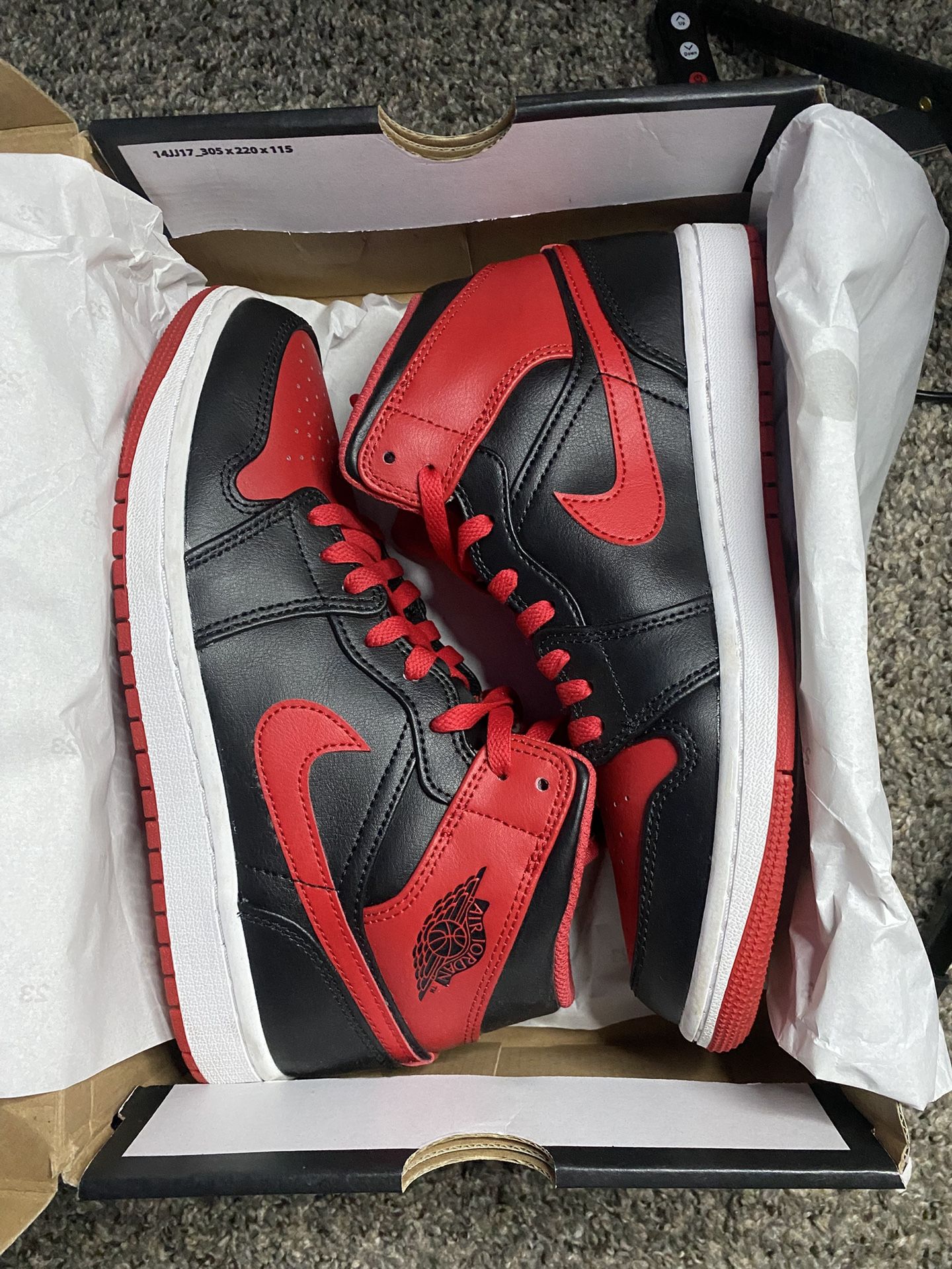 Air Jordan 1 Mid ( Black/ Fire Red-white)