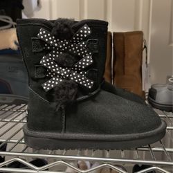 Kids Size 13 KOOLABURRA By Ugg New Boots 