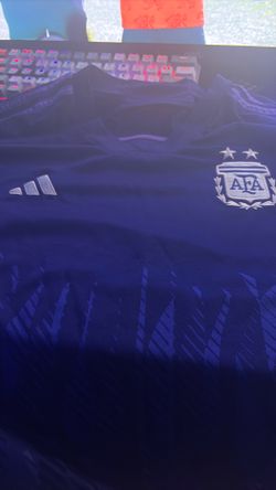 Adidas men 2022 argentina jersey size XL Used.