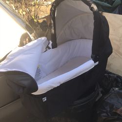 Brinks Portable Carrying Bassinet Like New Only $40