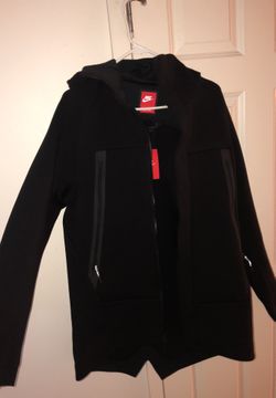 BRAND NEW NIKE TEECH FLEECE NEVER WORN