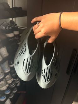Yeezy foam runners size 4