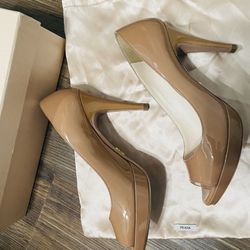 Tacones Prada De Cuero- Prada Patent Leather   Prada Patent Leather Peep Toe Stiletto Heel Pumps  Size 38