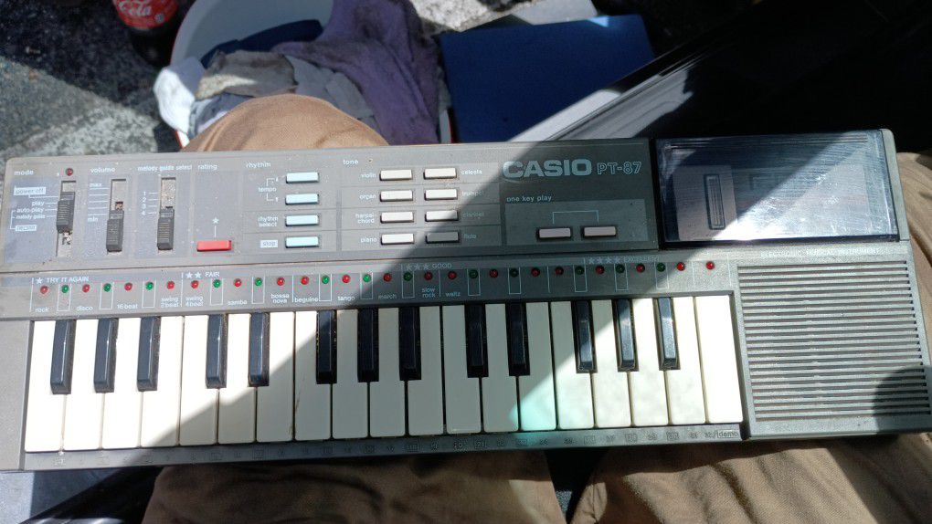 Vintage 80s Casio PT-87 Teaching Keyboard 