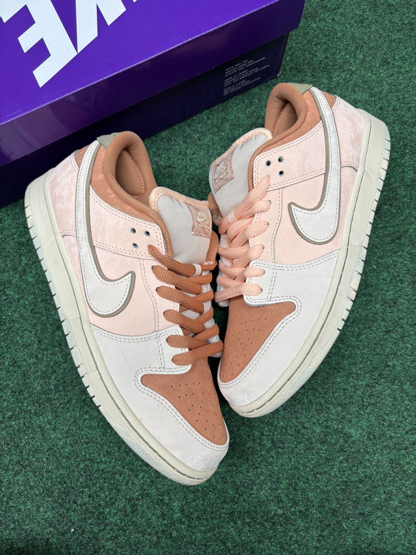 NIKE SB LOW TROCADERO GARDENS SIZE 9.5