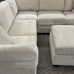 New Sectional Couch with Ottoman! Free Delivery 🚚!!