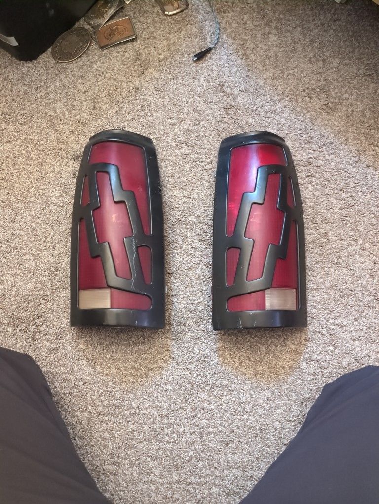 Chevy Pickup 1500. Tail light Assembly