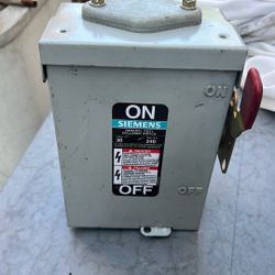 New. Out Of Box Safety Switch. Siemens 