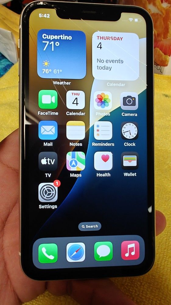 iPhone 11 Unlocked (Read Description) iOS 26.01