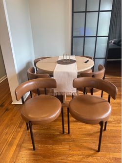 Extendable table with 6 chairs