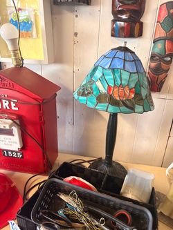 Near new looking Stained Glass Lamp with frog and flowers blue l
