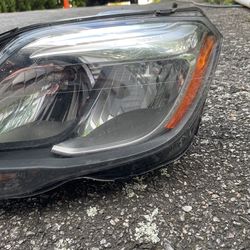 Mercedes driver’s side headlight