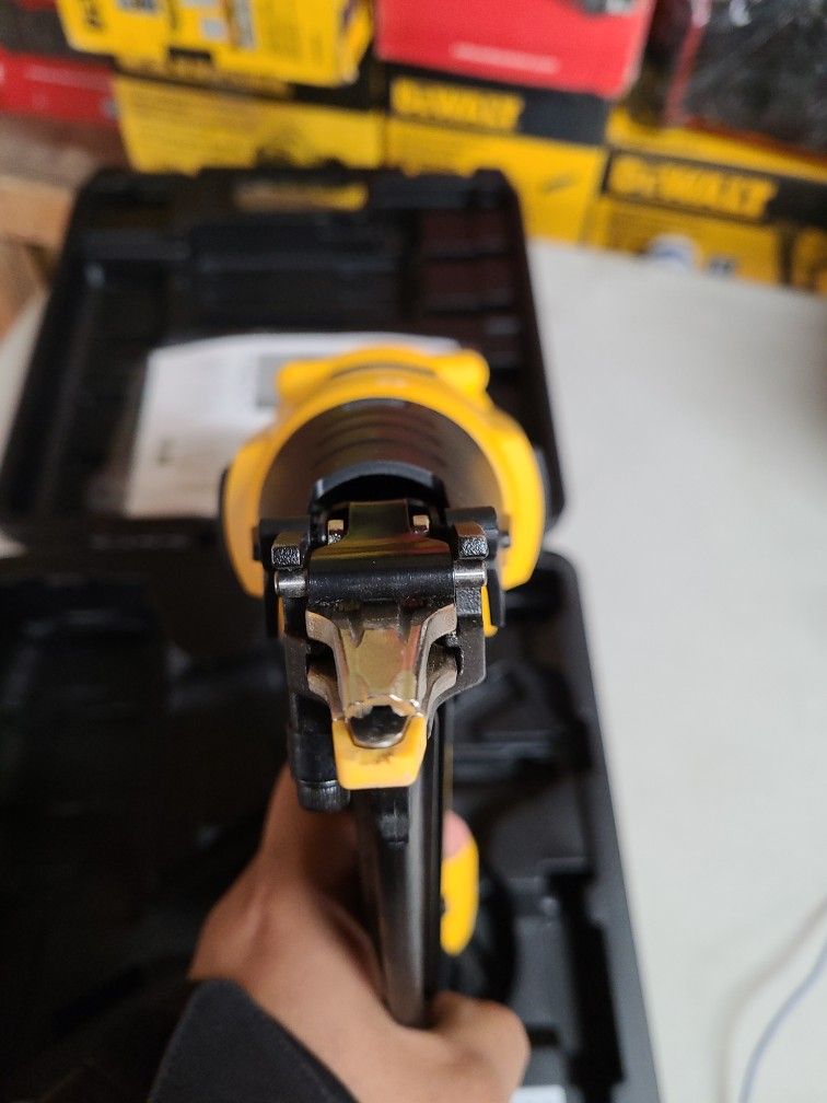 DEWALT Pneumatic 15-Gauge DA Nailer