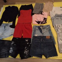 PETTY CLOTHES GIRL'S.  NICE SHORTS. (S).   Small. 