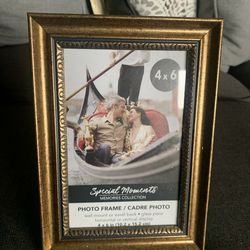 Special Moments Memories Collection Golden Picture Frame Design 4” X 6” NWT
