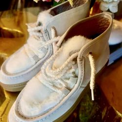 New Woman’s Boots! Cole Hann, Us Size 8! Cute , Warm And Comfy! 