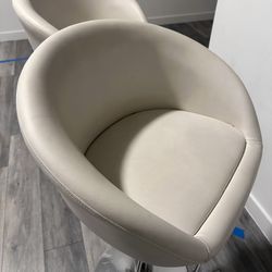LIKE NEW ! 2 Modern Bar Stools – Excellent Condition! 