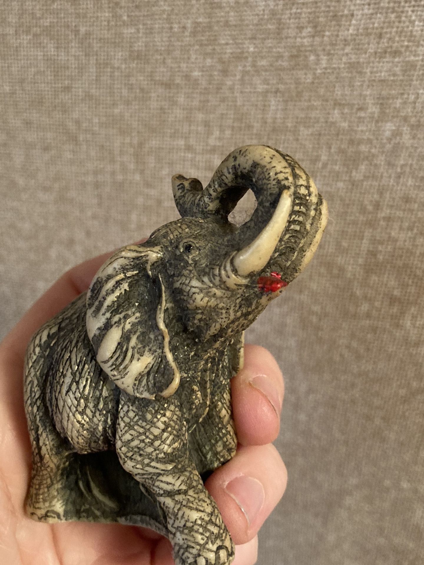 Rare elephant figurine 