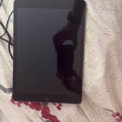 iPad 9th Gen Super Clean Never Been Dropped