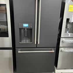CAFÉ FRENCH DOOR REFRIGERATOR!!! Counter Depth!!! MATTE BLACK COLOR !!! HOT AND COLD WATER DISPENSER!!! Refurbished!!!LIKE NEW CONDITION!!!