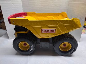 2004 - VINTAGE HASBRO TONKA MIGHTY BIG YELLOW DUMP TRUCK 19” RED HANDLE