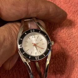  Ladies Quartz Watch  Cuff Bracelet