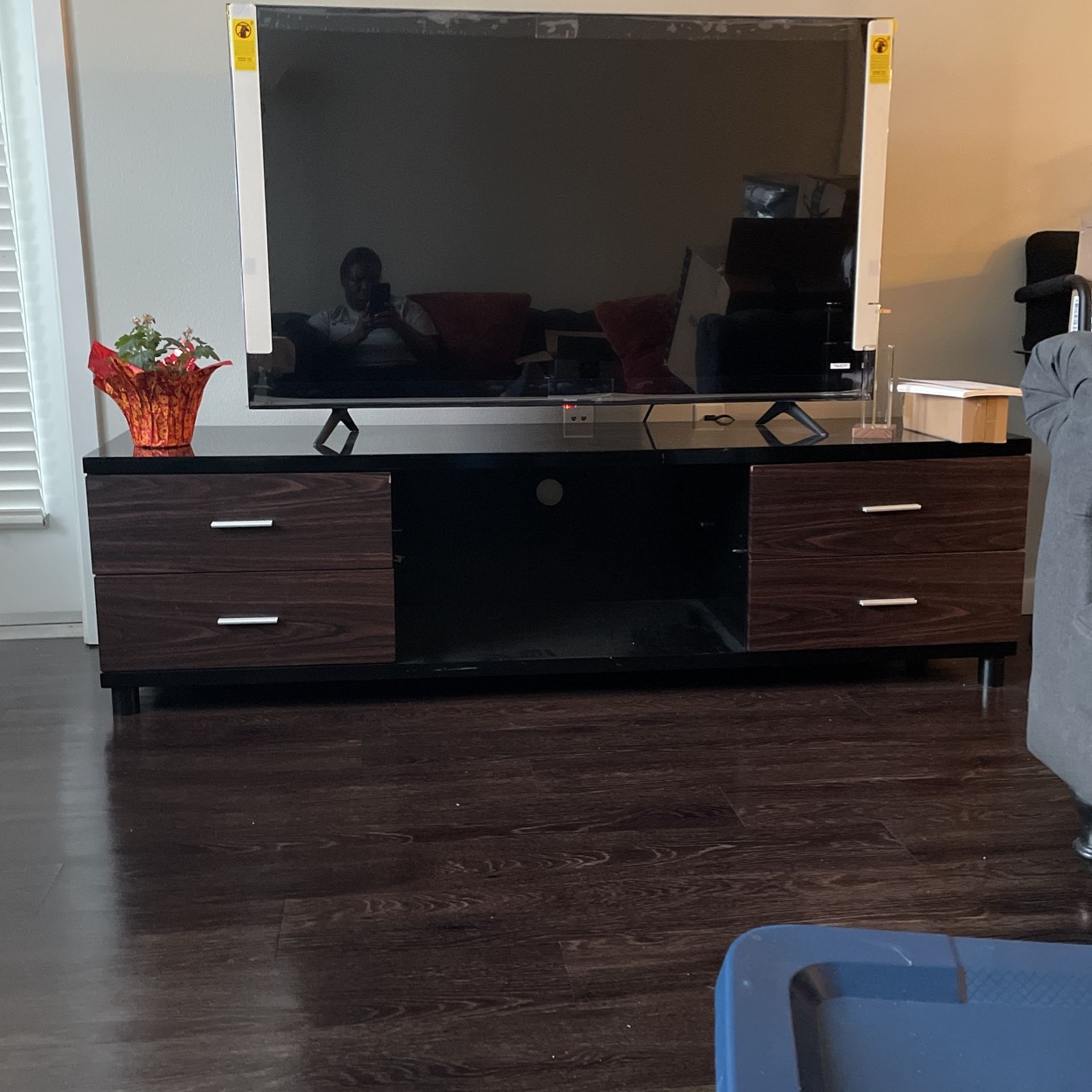 Free Tv Stand And Bar Stools