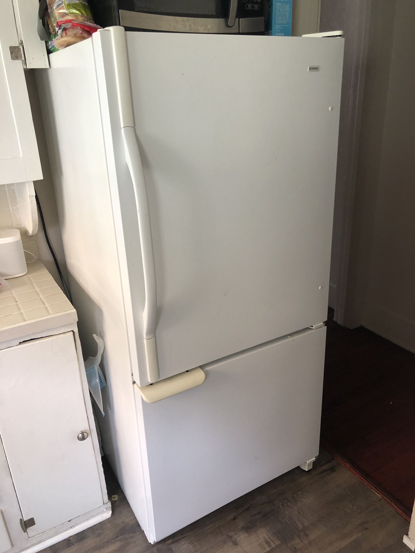 Refrigerator - with bottom freezer