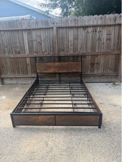 Full size bed frame in great condition