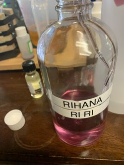 Rihanna RIRI (w) body oil fragrances