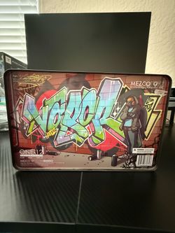 Mezco one:12 Hoodz vapor