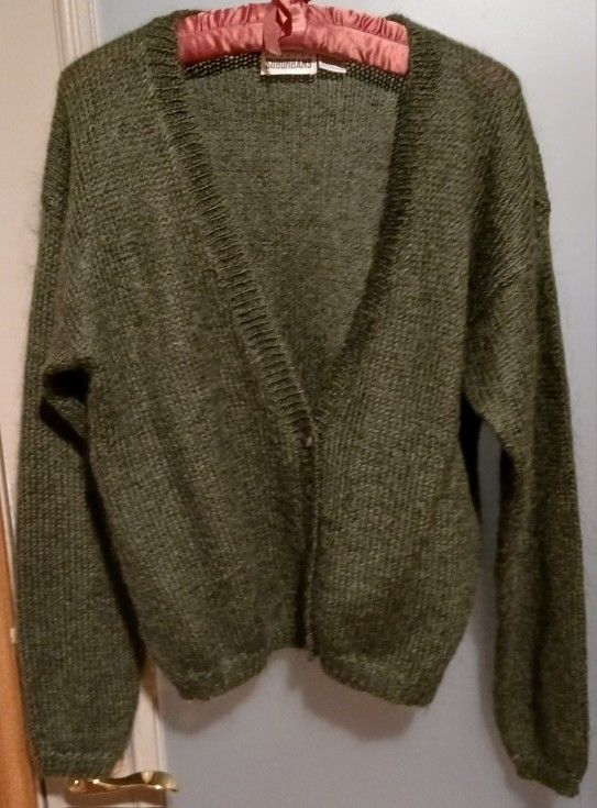NEW W/O TAGS, NICE! COUNTRY SUBURBANS BRAND 57% MOHAIR SWEATER, SIZE MEDIUM, OLIVE GREEN COLOR