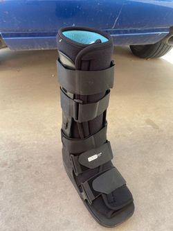 Walking Boot - brand new- Medium size