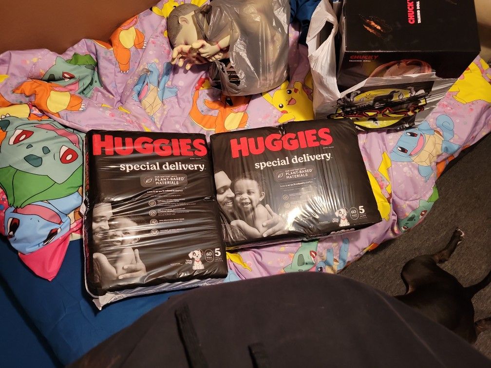 HUGGIES DIAPERS SIZE 5