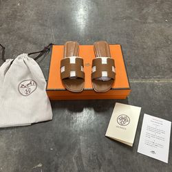 Hermes Oran Sandal “Brown”