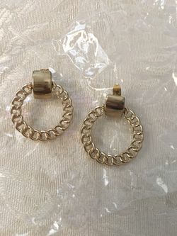 Fashions gold plated earrings