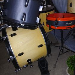Drums . 