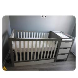 Nice Baby Crib/ Dresser/ Changer