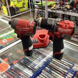 Milwaukee Drill Set 12 Volts